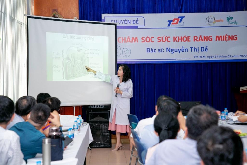 Dr. Nguyen Thi De gave a presentation on dental and oral health care.